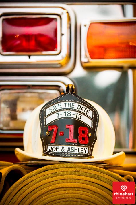 Wedding Pictures Country, Firefighter Wedding Photos, Firefighter Engagement Pictures, Firefighter Couple, Fireman Wedding, Firefighter Engagement, Cake Engagement, Firefighter Life, Country Wedding Pictures