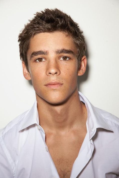 Brendan Thwaites Brenton Thwaites, Australian Actors, Tumblr Boys, Attractive Guys, Young And Beautiful, 인물 사진, New Classic, Good Looking Men, Celebrities Male