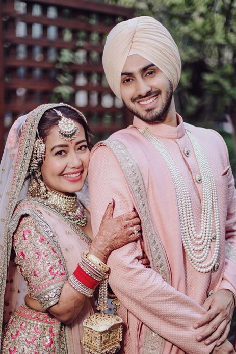 Neha Kakkar And Rohanpreet Singh, Neha Kakkar Wedding Pics, Neha Kakkar Wedding, Dulha Pose, Neha Kakkar Dresses, Rohanpreet Singh, Bridal Pose, Sikh Bride, Groom Wedding Dress