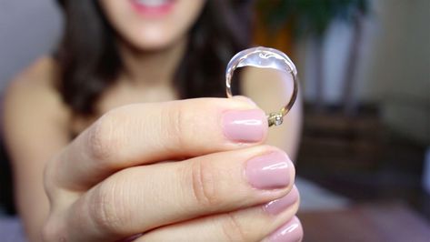 Do you have a ring that’s too loose? This hack will solve your problem! Make A Ring Smaller, Gold Stacking Rings Wedding, Ring Size Adjuster, Jewelry Hacks, Diamond Eternity Wedding Band, Ring Spacer, How To Make Rings, Big Rings, Diy Rings