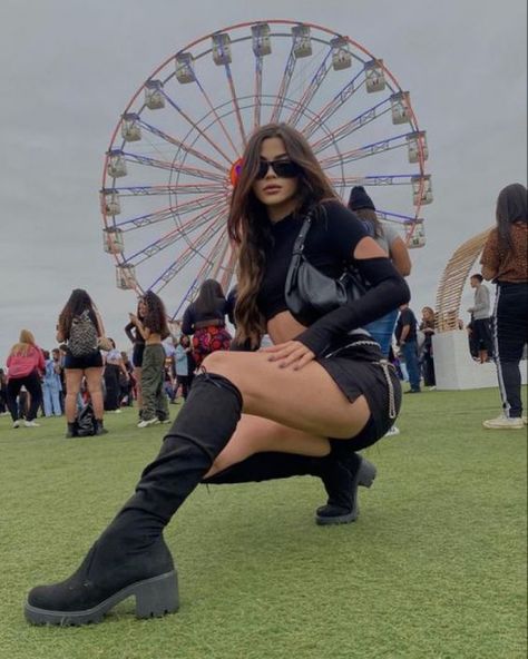 Black Bodysuit Festival Posing Ideas, Coachella Pose Ideas, Music Fest Outfit Ideas, Music Festival Photoshoot, Rave Pose Ideas, Rave Poses Instagram, Festival Poses Ideas, Coachella Poses, Freaknik Outfit Ideas