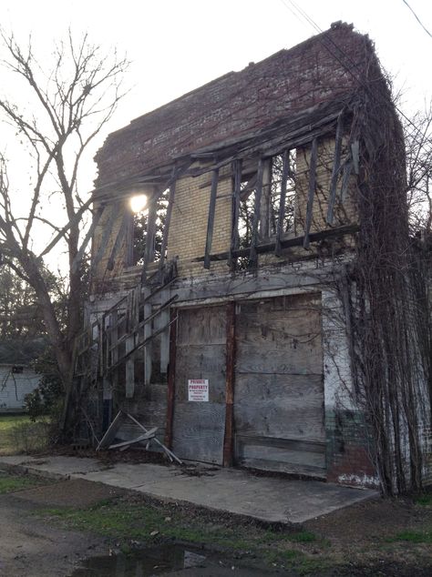 Bryant's Grocery where Emmett Till whistled at Carolyn Bryant in 1955. Emmett Till, Freedom Trail, Rosa Parks, Civil Rights Movement, Haunted Places, History Lessons, Abandoned Buildings, Abandoned Houses, African American History