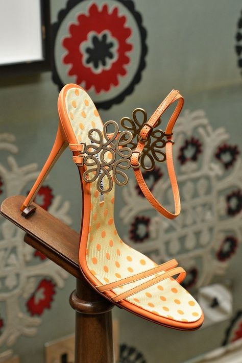 Manolo Blahnik Heels, Jimmy Choo Heels, Blahnik Shoes, Manolo Blahnik Shoes, Pretty Designs, Shoe Boot Sandals, Fashion Heels, Fabulous Shoes, Classic Shoes