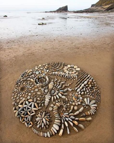 Jon Foreman Art, Beach Land Art, Jon Foreman, Pembrokeshire Wales, Ephemeral Art, Rock And Pebbles, Pebble Mosaic, Cool Paper Crafts, Sand Sculptures