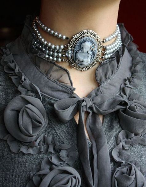 Antique Pearl Jewelry Gothic Fashion Victorian, Lady Like, Cameo Jewelry, Victorian Jewelry, Gothic Jewelry, Romantic Style, Mode Inspiration, Gothic Fashion, Victorian Fashion