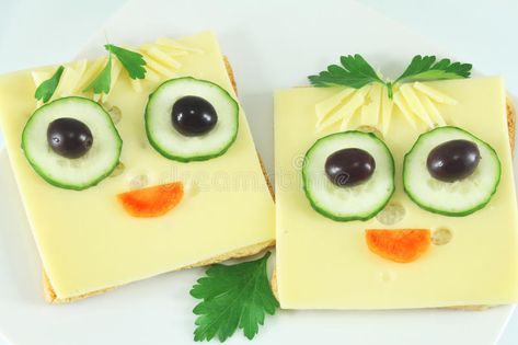 Funny Sandwich, Creative Sandwich, Eat Beautiful, Traditional Italian Dishes, Food Art For Kids, Chicken Sandwich Recipes, Winter Dinner Recipes, Fun Foods, Joy Of Cooking