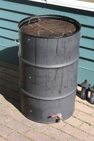 Ugly Drum Smokers (UDS) are simple smokers to build and operate yet they put out some really good barbecue. This Instructable will show you how to build your own... 55 Gallon Drum Smoker, Build Your Own Smoker, Uds Smoker, Backyard Smokers, Ugly Drum Smoker, Smoker Ideas, Barrel Bbq, Diy Smoker, Smoker Plans