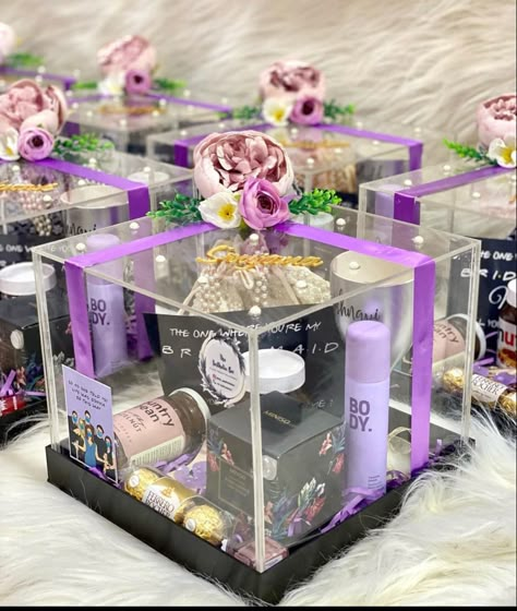 Hantaran Box Transparent, Transparent Gift Box Ideas, Engagement Return Gift Ideas, Acrylic Gift Box Ideas, Nikkah Gift Ideas, Dulang Hantaran Ideas, Sangjit Decoration, Handmade Hamper, Baby Shower Return Gifts