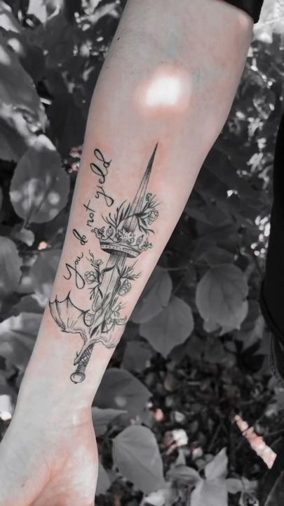 Never Yield Tattoo, Thorn Of Glass Tattoo, Rowan Whitethorn Tattoo, Sarah J Mass Tatoos, You Do Not Yield Tattoo, Tog Tattoo Ideas, Sjm Tattoos, Sarah J Maas Tattoo Ideas, Throne Of Glass Tattoo