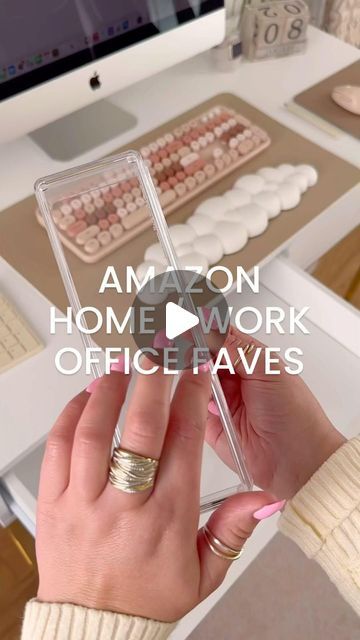 Desk Flowers Office, Amazon Office Must Haves Tiktok, Study Desk Setup Aesthetic, Home Desk Decor Ideas, Office Aesthetic Woman Desk, Work Desk Ideas Office, Home Office Desk Organization Ideas, Neutral Office Aesthetic, Home Office Layout Furniture Placement