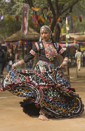 Dance Of India, Jitterbug, World Dance, Black Costume, Traditional Dance, Indian Dance, Folk Dance, Jive, Delhi India