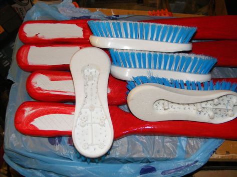 Giant Toothbrush: 5 Steps Giant Toothbrush, Dentist Ideas, Tooth Fairy Costumes, Diy Toothbrush, Dentist Halloween, Dental Fun, Weekend Ideas, Christmas Float Ideas, Operation Christmas Child