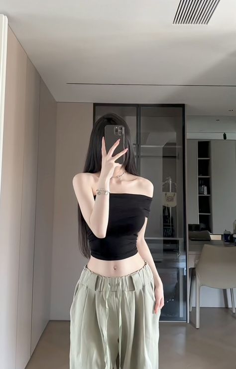 Korean Girl Body, Ulzzang Body, Korean Fits, Straykids Hyunjin Photoshoot, Diy Clothes Design, Korean Casual Outfits, Body Proportions, Pajamas Comfy, Feminine Aesthetic