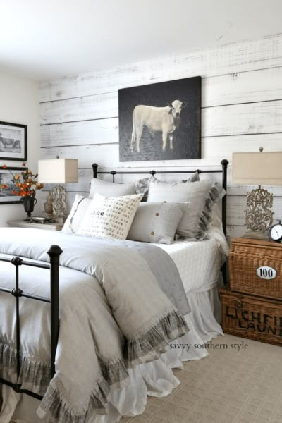 Muebles Shabby Chic, French Farmhouse Style, French Country Bedrooms, Fall Bedroom, Farmhouse Bedroom Decor, Country Bedroom, French Farmhouse, Country Style Homes, Country Farmhouse Decor