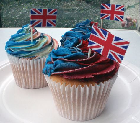 justmypics.blogspot.com/2011/04/royal-wedding-cakes.html Jubilee Cake, British Cake, Royal Cakes, British Tea, Cute Cupcakes, Betty Crocker, Royal Wedding, Let Them Eat Cake, High Tea