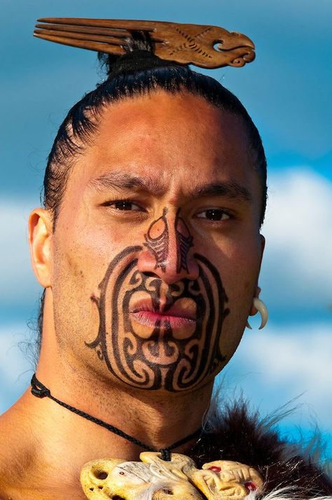 maori Ta Moko Tattoo, Maori Warrior, Maori People, Māori Culture, Facial Tattoos, Maori Art, Maori Tattoo, Face Tattoo, World Cultures