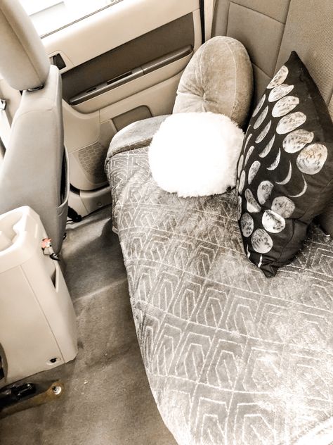 cute car set up — backseat — VSCO Car Decorations Back Seat, Car Decorations Interior Neutral, Vsco Car Interior, Comfy Backseat Car, Comfy Car Aesthetic, Car Decorations Interior Backseat, Backseat Of Car Aesthetic, Cozy Backseat Car, Car Accessories Aesthetic Boho