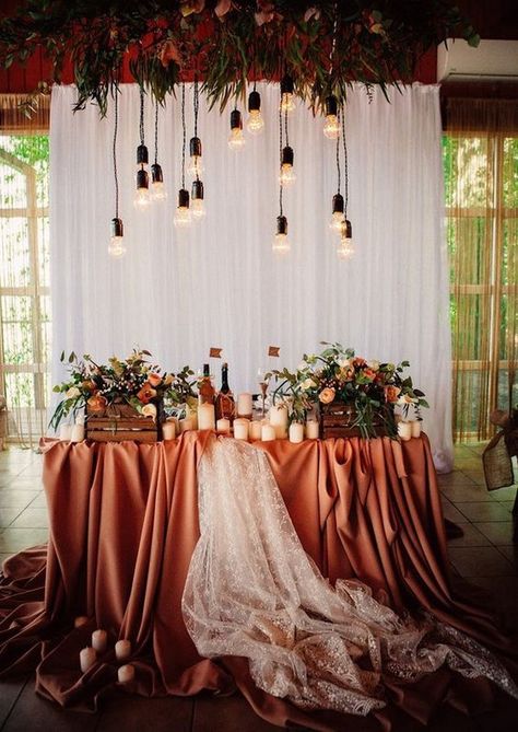 rust vintage sweetheart wedding table backdrops Fall Wedding Tables, Fall Wedding Diy, Wedding Color Trends, Rustic Wedding Decorations, Fall Wedding Decorations, Wedding Dress Pictures, Tables Diy, Fall Wedding Colors, Wedding Tables