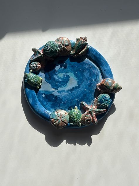 Cute ocean inspired jewelry holder, perfect for earrings or bracelets. All handmade and hand painted. Ceramic Bracelet Holder, Ocean Trinkets, Ocean Ceramics, Clay Jewelry Holder, Ceramic Jewelry Holder, Clay Jewellery Holder, 4h Projects, Octopus Jewelry, Clay Bracelets