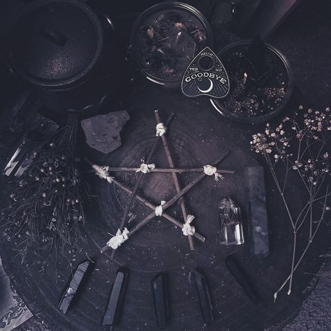 Aesthetic Pentagram, Pentagram Aesthetic, Virgo Witch, Witch Pentacle, Moon Pentacle, W.i.t.c.h Aesthetic, Character Board, Black And White Picture Wall, Witch Craft