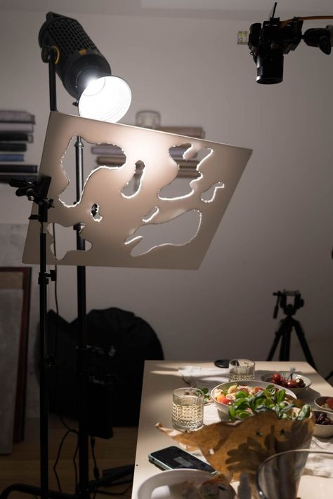 Product Shoot Lighting Setup, How To Set Lighting For Photo, Diy Gobo Lighting, Product Photography Set Design, Product Photo Studio Setup, Product Photography Settings, Diy Photo Set Up, Food Lighting Setup, Product Photoshoot Setup