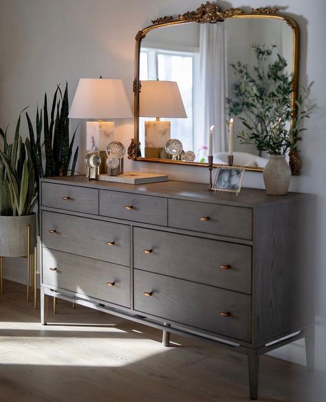 Dresser Decor Bedroom, Wardrobe Interior Design, Bedroom Style, Bedroom Dresser, Bedroom Decor Design, Bedroom Décor, Bedroom Furniture Design, Dresser Decor, Bedroom Dressers