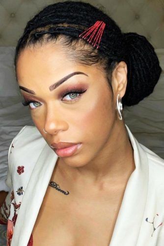 Styling Dreadlocks, 4c Locs, Loc Ponytail, Afro Hair Bun, Hottest Hairstyles, Sisterlocks Styles, Locs Styles, Twa Hairstyles, Beautiful Locs