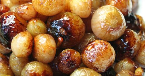 Caramelized Roasted Pearl Onions?utm_source=12tomatoes Pearl Onion Recipe, Gluten Free Recipes Side Dishes, Gluten Free Sides Dishes, Pearl Onions, Vegetarian Main Dishes, Onion Recipes, Vegetable Sides, Side Recipes, Veggie Sides