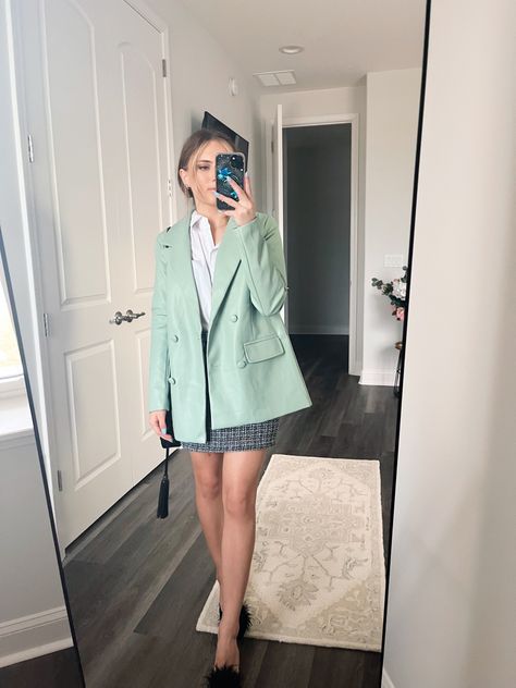 Mint Green Blazer Outfit, Mint Blazer Outfit, Long Blazer Outfit, Green Blazer Outfit, Mint Blazer, Mint Green Blazer, Business Wardrobe, Silver Outfits, Business Casual Blazer