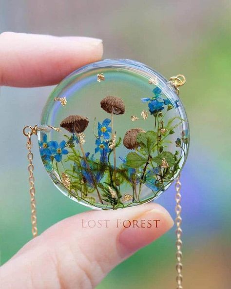 Lost Forest, Seni Resin, Flower Resin Jewelry, Diy Jewelry Rings, Plant Jewelry, Resin Jewelry Diy, Diy Jewelry Inspiration, Resin Jewelry Making, Eco Resin