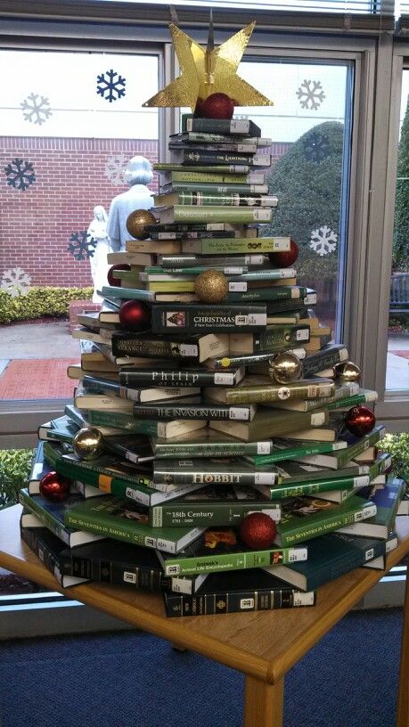 Bookshelf Christmas Tree, Book Trees, Christmas Book Tree, Christmas Decor Ideas In Library, Book Trees Christmas, Book Theme Christmas Tree, Christmas Tree Alternative Ideas, Library Christmas Decorations, Christmas Library Displays Ideas