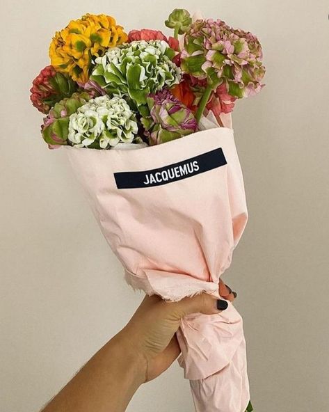 Photo credit: Les fleurs de Paul, Jacquemus and Yoann et Marco. Jacquemus Flower Bouquet, Jacquemus Flower, Jacquemus Accessories, Personal Stylist, Photo Credit, Creative Director, Art Direction, Flowers Bouquet, Steve Madden