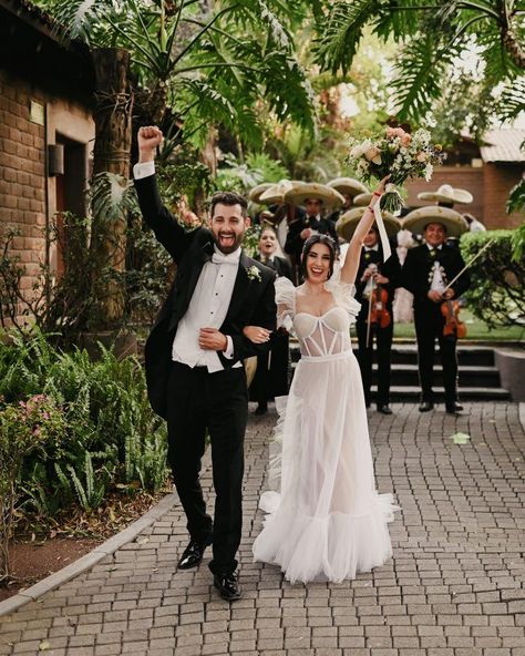 Wedding With Mariachi, Mariachi At Wedding, Mexican Wedding Photos, Wedding Mariachi, Mariachi Wedding, Hispanic Wedding, Hacienda Wedding, Mariachi Band, Wedding Thanks