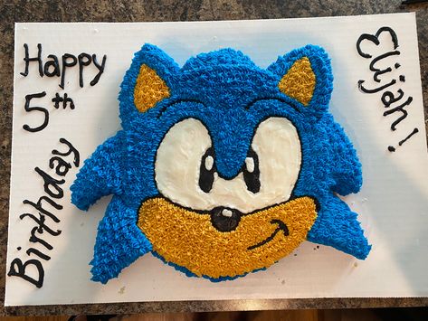 Home made cut out birthday cake. Ised two 9 inch round cake pans and butter cream frosting. Number 6 Sonic Cake, Diy Sonic Birthday Cake, Sonic The Hedgehog Cupcake Cake, Easy Sonic Cake, 6th Birthday Boy Theme Ideas, Diy Sonic Cake, Sonic Cupcake Cake, Sonic Sheet Cake, Sonic Birthday Cake Ideas