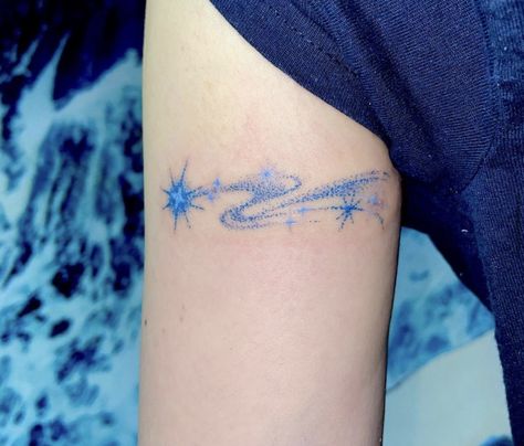 Starry Arm Tattoo, Aurora Lights Tattoo, Blue Sparkle Tattoo, Serial Number Tattoo, Korean Style Tattoo Ideas, Ethereal Star Tattoo, Black And White Star Tattoo, Milky Way Tattoo Galaxies, Shoulder Tattoos For Women Color