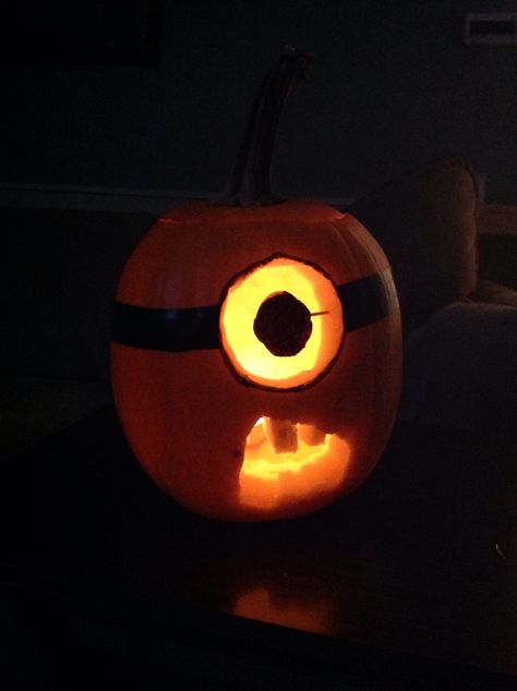 Minion Halloween Pumpkin Easy Minion Pumpkin Carving, Easy Pumpkin Carving Ideas Minion, Minion Pumpkins Carved, Pumpkin Carving Kids Easy, Minion Pumpkin Carving Ideas, Cool Pumpkin Carving Ideas Easy, Minion Pumpkin Carving, Minion Pumpkin, Minion Halloween