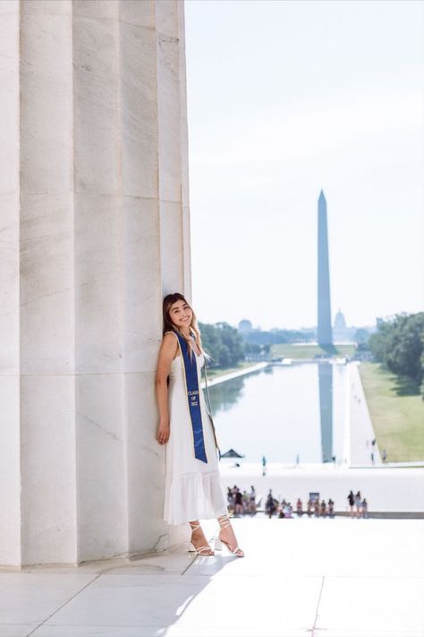 Washington Dc Senior Pictures, Washington Dc Portraits, Dc Grad Photos, Washington Dc Graduation Pictures, Dc Graduation Pictures, Graduation Outfit Ideas University, Masters Graduation Pictures, 2025 Graduation, Mba Graduation