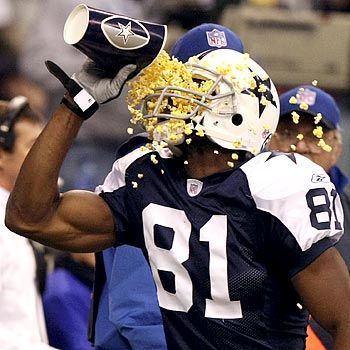 Terrell Owens loves popcorn. Sports Fails, Terrell Owens, Cow Boys, How Bout Them Cowboys, Cowboys Nation, Dallas Cowboys Football, Cowboys Football, Epic Fails Funny, Golf Humor