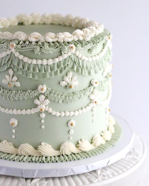 Lambeth Wedding Cake, Mint Green Wedding Cake, Mint Green Cakes, Mint Green Wedding, Green Wedding Cake, Wedding Mint Green, Tiny Cakes, Green Cake, Wedding Cakes Vintage