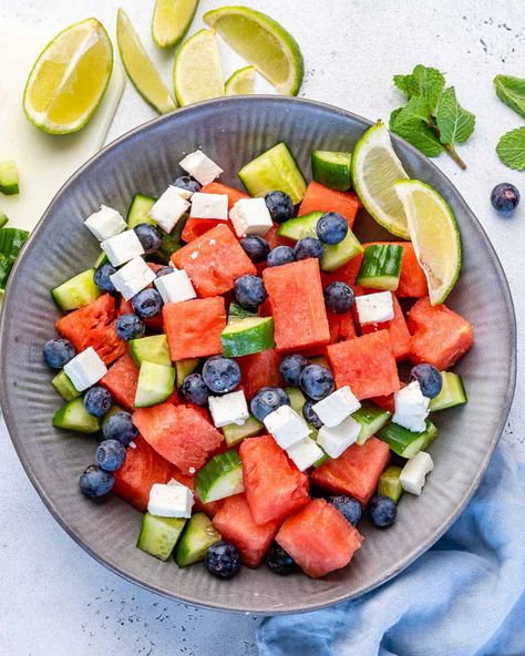 Top view of watermelon feta salad in grey bowl with lime wedges and fresh herbs Jello And Fruit, Summer Recipes Easy, Salad With Fruit, Best Watermelon, Garlic Roasted Potatoes, Watermelon Feta Salad, Fruit Salad Easy, Strawberry Spinach, Watermelon And Feta