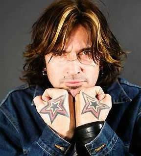 tommy lee White Daisy Tattoo, Tommy Lee Motley Crue, Tattoo Pics, Rap Metal, Vince Neil, 80s Hair Bands, Motley Crüe, Ulzzang Kids, Nikki Sixx