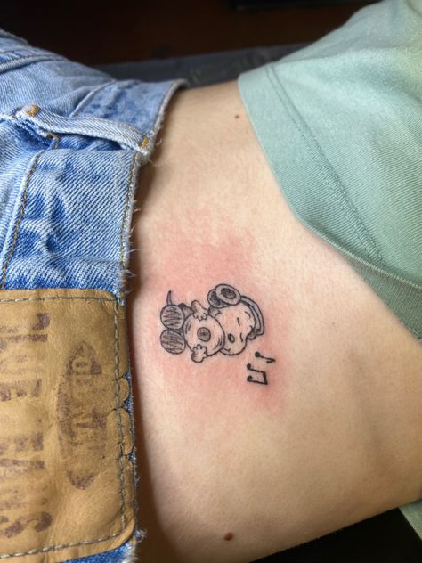 Snoopy Outline Tattoo, Pops Tattoo Regular Show, Tattoo Ideas Cartoon Characters, Boy Genius Tattoo, Lps Tattoo, So It Goes Tattoo, Peanuts Tattoo, Silly Little Tattoos, Snoopy Tattoo Ideas