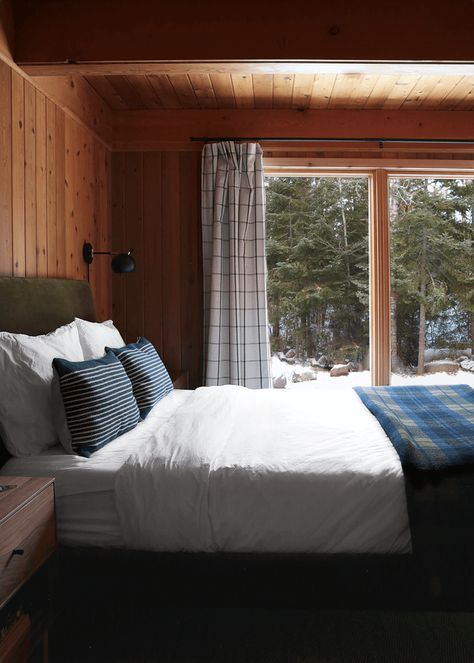 Winter Cabin Interior Design, Grey Cabin Interior, Wood Panel Cabin, Cabin Primary Bedroom, Mountain Cabin Interiors Lodge Style, Northern Cabin Decor, Scottish Cabin Interior, Adirondack Cabin Interior, Cozy Cabin Bedding