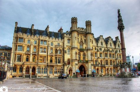 Photo of the Dean's Yard Sanctuary outside Westminster Abbey, Westminster Scholars Memorial and Westminster School in London, England United Kingdom. Westminster School, Private High School, Westminster London, Blackpink Memes, Westminster Abbey, Main Entrance, The Quiet, Westminster, London England