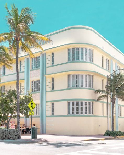 Miami Architecture, Gta Vi, Miami Art Deco, Streamline Moderne, Miami Art, Art Deco Architecture, Urban Environment, Photo Series, Art Deco Period