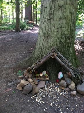 South Mountain Fairy Trail – Millburn, New Jersey - Atlas Obscura Raised Garden Beds Ideas, Garden Beds Ideas, Beds Ideas, Diy Nature, Fairy Tree Houses, Play Garden, Fairy Garden Crafts, Fairy Tree, Fairy Garden Houses