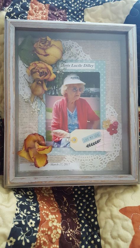 Shadow Box For Mom Who Passed, Showdow Box Idea, Memorial Shadow Box Ideas Mothers, Shadow Box For Passed Loved Ones, Shadow Box Ideas Memorial, Memorial Shadow Box Ideas, Shadow Box Memorial, Memory Box Ideas, Gifts Box Ideas