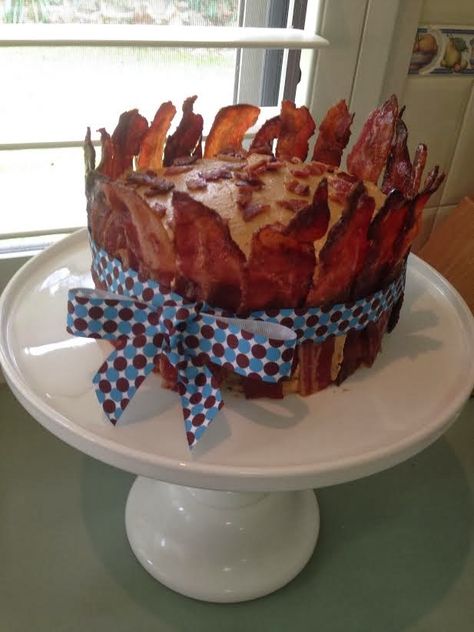 Maple Bacon Cake.  Three Layered Paleo Spice Cake with Cashew Maple Frosting wrapped in Candied Bacon!!  http://www.thepaleomom.com/2012/07/recipe-paleo-spice-cake-with-maple.html Maple Bacon Cake, Bacon Cake, Meat Cake, Maple Frosting, Bacon Appetizers, Cooking Bacon, Baked Bacon, Bacon Breakfast, Candied Bacon