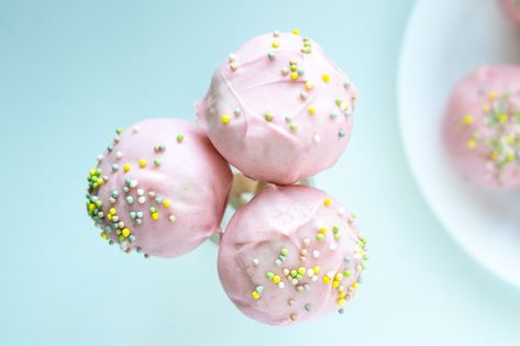 Gluten Free Cake Balls, Gluten Free Cake Pops Recipe, Coconut Cake Balls, Birthday Cake Balls, Gluten Free Cake Pops, Dye Free Sprinkles, Gluten Free Birthday Cake, Gf Sweets, Cake Ball Recipes