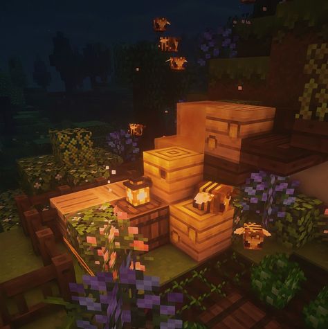 Minecraft Bee Ideas, Minecraft Bee Aesthetic, Minecraft Bee Wallpaper, Honey Minecraft, Bee Minecraft Build, Bee Hive Minecraft, Beehive Minecraft, Minecraft Apiary, Minecraft Bee House